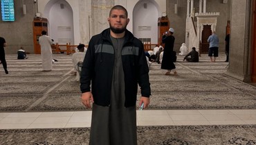 img-title Video Detik-detik Petarung UFC Khabib Nurmagomedov Diusir dari Pesawat
