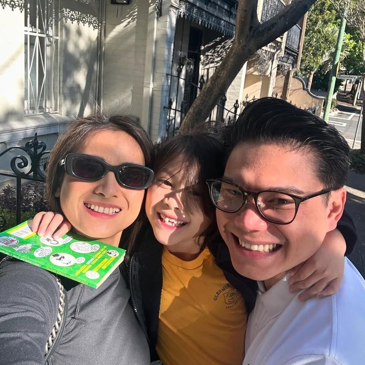<p>Siapa yang tak kenal dengan pemeran film <em>Heart</em> yang satu ini? Acha Septriasa saat ini diketahui menetap di Australia bersama sang suami, Vicky Kharisma, dan sang putri, Bridgia Kalina Kharisma. Keluarga kecil ini tinggal di sebuah apartment di Sydney. (Foto: Instagram@septriasaacha)</p>