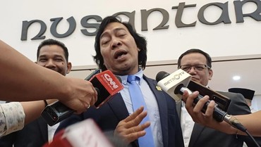 img-title Komeng Bongkar Fasilitas sebagai Anggota DPD: Mobil Nggak Dikasih, Cuma Dapat...