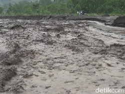 Banjir Lahar Semeru Isolasi Warga 1 Dusun di Lumajang