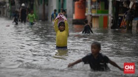 Banjir Rob Rendam Muara Angke Jakut, Ketinggian Hampir 1 Meter