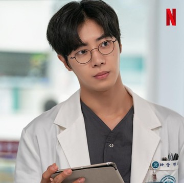 Tengah Naik Daun, Simak Beda Gaya Aktor Choo Young Woo di Dua Drama yang Tayang di Netflix
