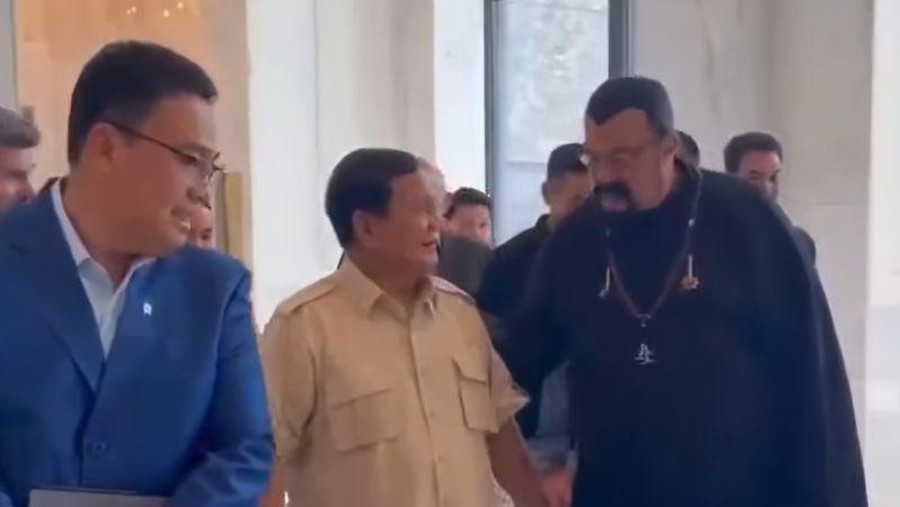 Cuplikan video Presiden Prabowo Subianto bertemu aktor laga senior AS Steven Seagal beredar di media sosial. Keduanya terlihat saling sapa dan mengobrol akrab. (ANTARA/instagram @2.prabowo)