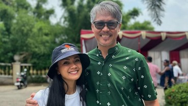 img-title Ernest Cokelat Suami Nirina Zubir Terpilih Jadi Ketua RT di Umur 46 Tahun