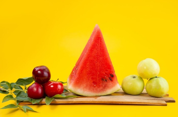 Ilustrasi apel dan semangka