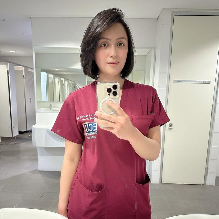 <p>Nama Jill Carissa dikenal lewat perannya dalam drama kolosal <em>Angling Dharma</em>. Lama tak muncul di layar kaca, kini ia menjalani kehidupan di Australia bersama suami bule dan sang putri. Ia juga bekerja di negara tersebut sebagai suster, Bunda. (Foto: Instagram@carissajill)</p>