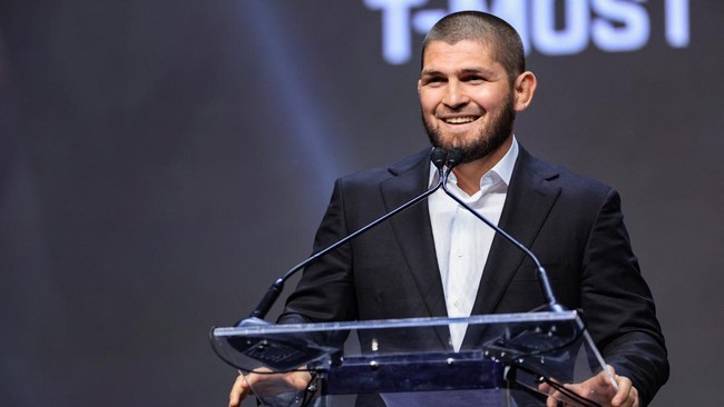 Legenda UFC, Khabib Nurmagomedov, mengungkap sosok lawan yang memiliki pukulan terkeras yang pernah dia terima.