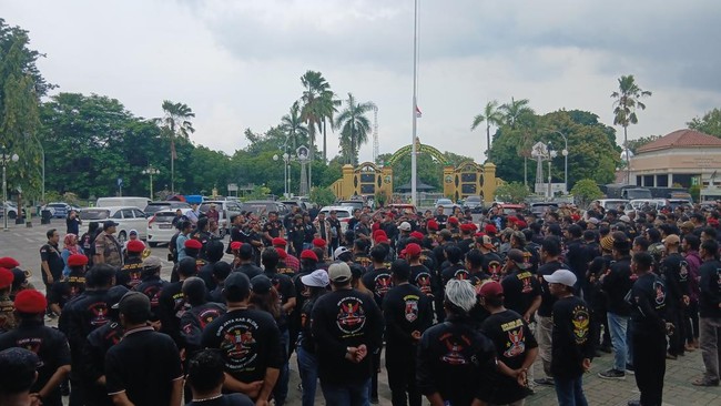 Sepak Terjang Anggota Tuai Kritik, GRIB Buka Suara GRIB Jaya merespons tudingan yang menyebut ormas pimpinan Rosario de Marshall alias Hercules adalah ormas preman.