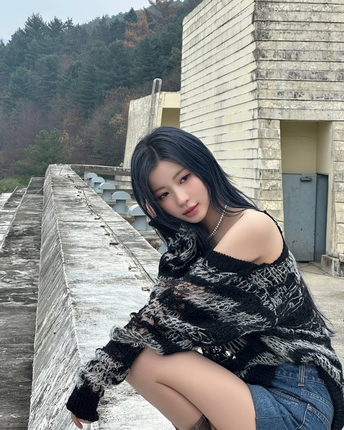 Lahir pada 17 April 2006 di Tokyo, Jepang, Asa BABYMONSTER pun akan menginjak usia kepala dua. Idol K-Pop yang lahir dengan nama Enami Asa itu menjadi member BABYMONSTER ketiga yang memasuki masa dewasa awal./ Foto: instagram.com/babymonster_ygofficial