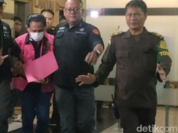 Video: Eks Ketua PN Surabaya Jalani Sidang Perdana Kasus Suap Ronald Tannur
