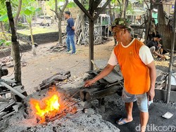 Mengintip Produksi Bendo Ala Pande Besi yang Eksis 53 Tahun di Mojokerto