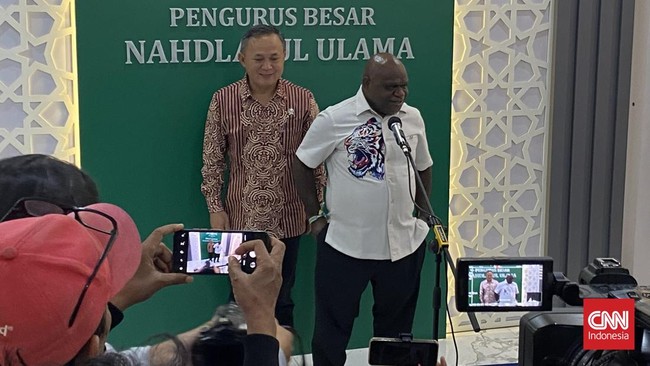 Menteri Natalius Pigai mengungkap rencana kerja sama dengan PBNU untuk mendirikan sejumlah pusat studi HAM di kampus milik NU.