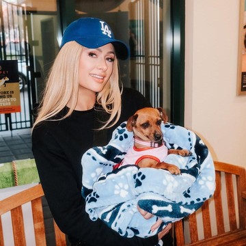 img-title Salut! Jadi Korban Kebakaran LA, Paris Hilton Malah Donasi Rp1 M dan Jadi Sukarelawan
