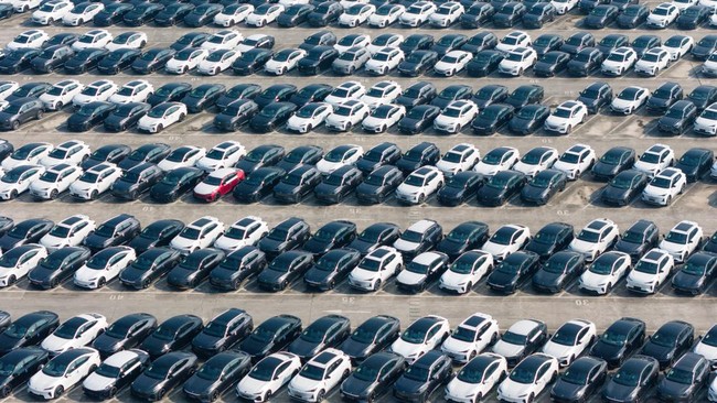 FOTO: Penjualan Mobil Elektrifikasi Melonjak di China