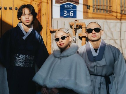 Terpopuler: Potret Noah Putra BCL Pakai Hanbok di Korea Selatan
