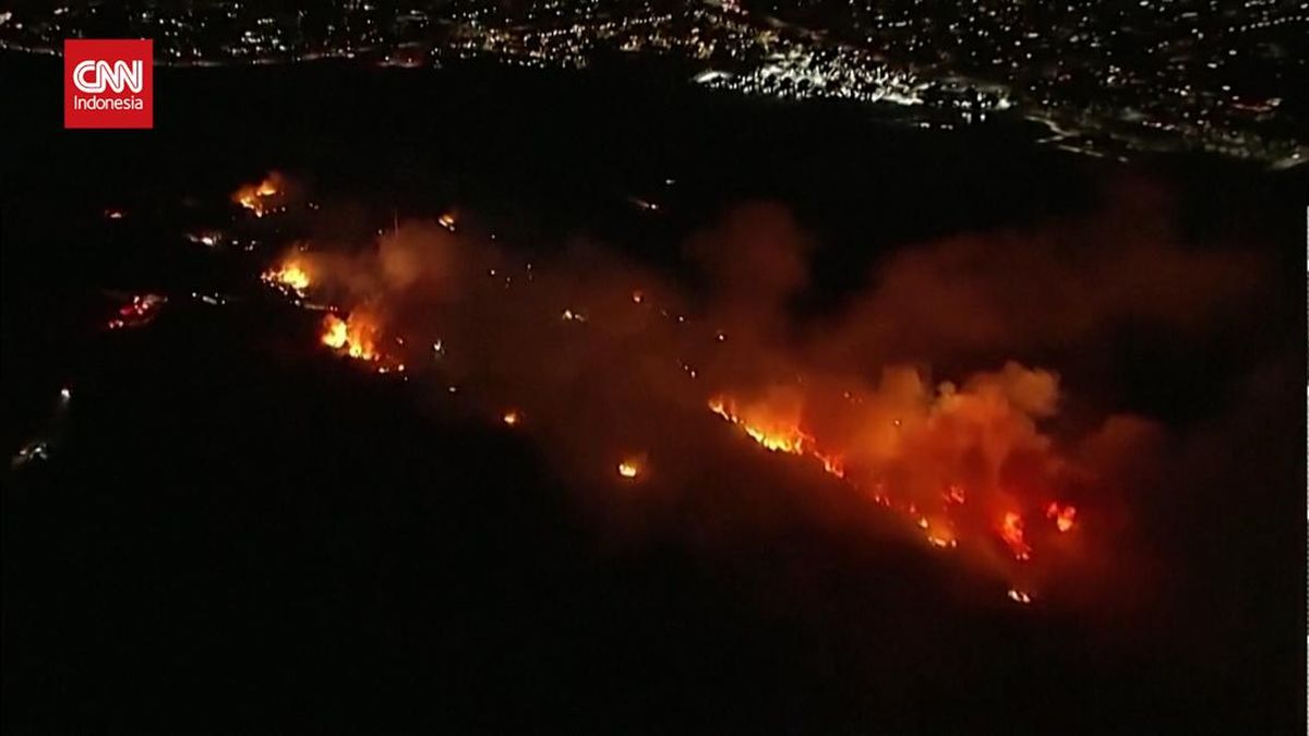 VIDEO: Kebakaran LA, Titik Api Baru Muncul di Selatan California