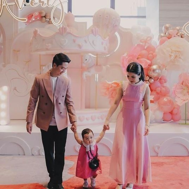 <p>Momen perayaan ulang tahun Avery ini diunggah langsung oleh sang Bunda melalui laman Instagram-nya. Pesta yang meriah ini digelar di sebuah hotel mewah di kawasan Jakarta. (Foto: Instagram: @valenciatanoe)</p>