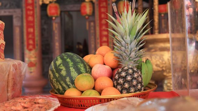 Berikut lima buah pembawa keberuntungan saat perayaan Imlek. Buah-buah ini juga diyakini mendatangkan kemakmuran di tahun yang baru.