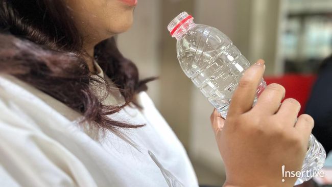 Minum Air Putih Terlalu Banyak Disebut Bahaya, Apa Efeknya?