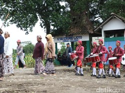 Upacara Adat Awali Pemindahan Makam Mbah Celeng yang Terdampak Tol