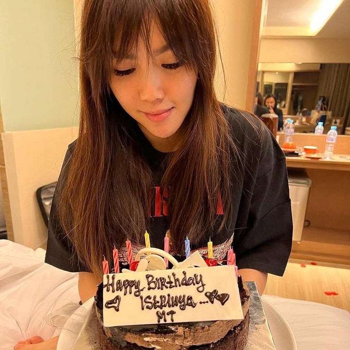 <p>Meski keduanya sibuk, Ello dan Cindy tetap sering menghabiskan waktu bersama, terutama di hari spesial. Ello pernah mengunggah foto saat merayakan ulang tahun sang istri. Foto ini diambil dan diunggah sebelum keduanya dikaruniai dua anak. (Foto: Instagram @marcello_tahitoe)</p>