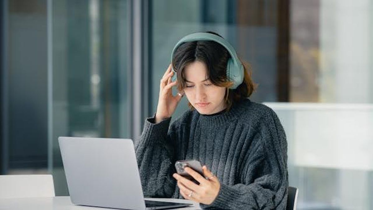7 Karakter Orang yang Perlu Mendengarkan Musik agar Fokus Kerja