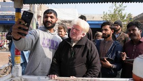 FOTO: Mirip Donald Trump, Penjual Puding di Pakistan Ini Viral