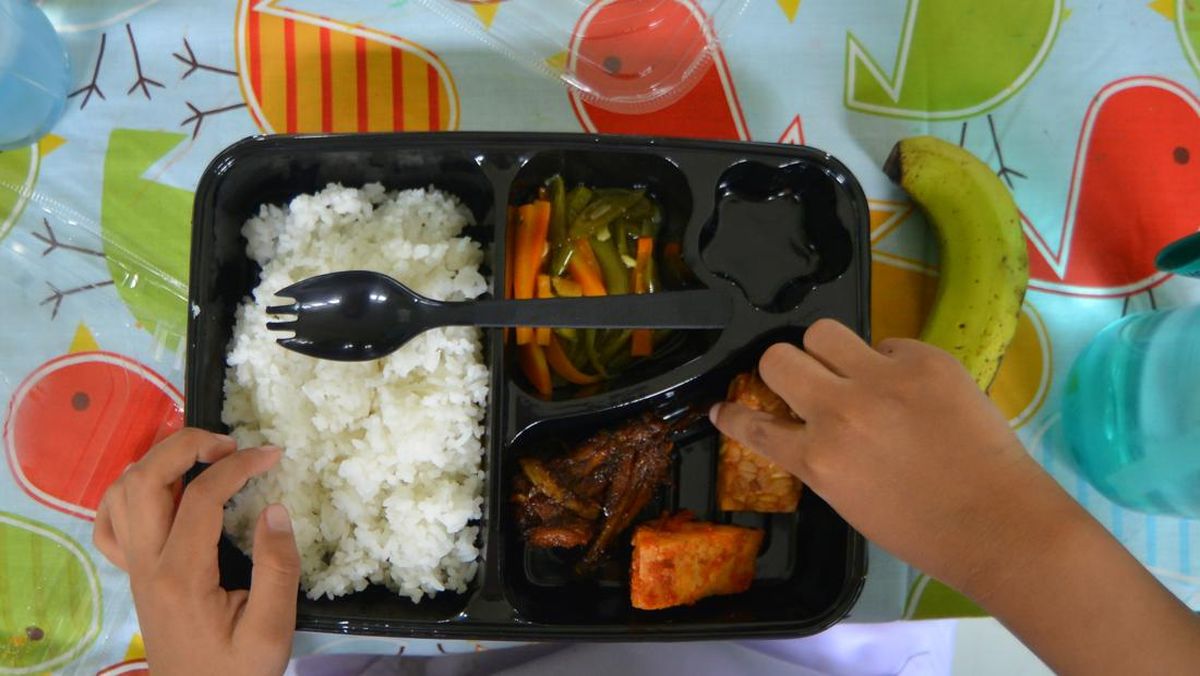 VIDEO:Khofifah Usul APBD Bantu Program Makan Bergizi Gratis ke Prabowo