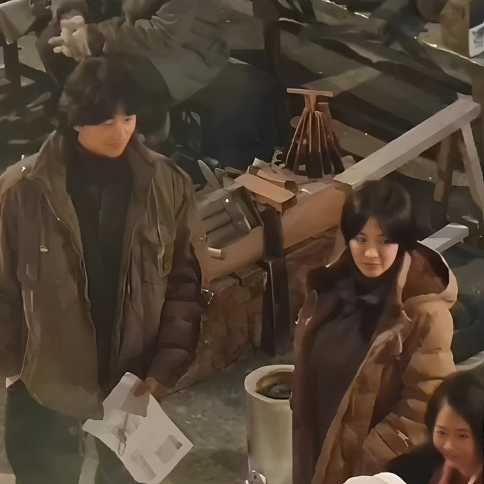 Potret Gong Yoo an Song Hye Kyo di syuting drama 'Slowly but Intensely'/ Foto: hancinema.net