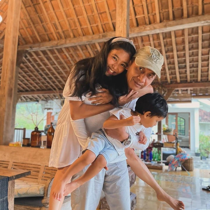 <p>Olivia Zalianty menikah dengan Ndaru Kusumo pada Agustus 2021, Bunda. Setelah menikah, keduanya pun dikaruniai seorang putra bernama Hydro Putro Kusumo. (Foto: Instagram: @oliviazalianty)</p>