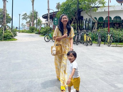 7 Potret Momen Manis Olivia Zalianty dan Putra Semata Wayang, Curi Perhatian Netizen