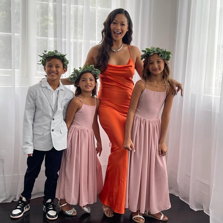 <p>Indah dan suami memilih untuk membesarkan ketiga anaknya di Bali, Bunda. Semoga ketiga anak Indah tumbuh menjadi anak-anak yang sehat, cerdas, dan selalu mendapat kebahagiaan, ya. (Foto: Instagram: @indahkalalo)</p>