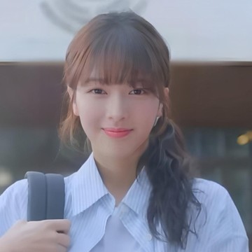 Manis dan Misterius, Roh Jeong Eui Pancarkan Pesona Berbeda di Dua Drakor Terbaru 2025