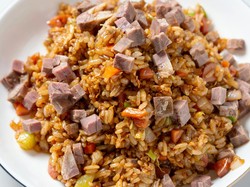 3 Resep Nasi Goreng Daging Asap yang Gurihnya Mantap dan Lezat