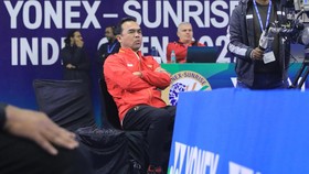 Rionny Mainaky saat mendampingi pemain di India Open 2025. (Arsip PBSI