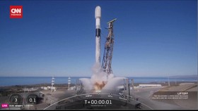 VIDEO: Detik-detik Peluncuran Satelit MBZ-SAT Milik UEA