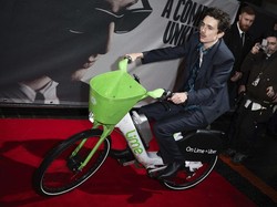 Timothee Chalamet Didenda Rp 1,2 Juta, Bawa Sepeda ke Premiere Film