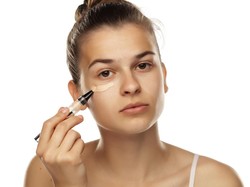 Begini Urutan Make Up yang Benar agar Tak Mudah Pudar