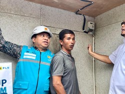 Andre Rosiade Resmikan Penyalaan Listrik di Jorong Aia Abu Solok