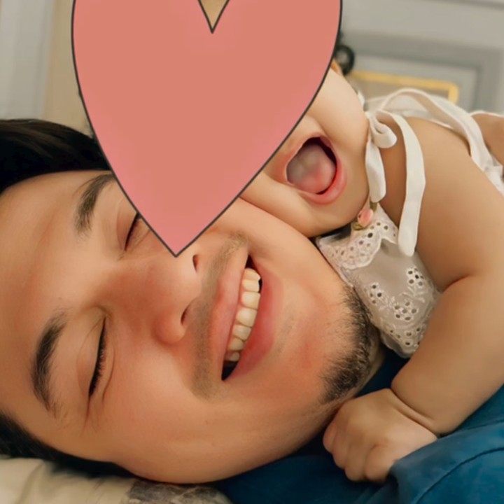 <p>Meski wajah <em>baby</em> Humaira masih dirahasiakan, siluet parasnya yang cantik sudah sedikit terlihat, Bunda. Beberapa netizen bahkan menebak paras cantik dari bayi perempuan ini. "Pasti cantik banget adek ny uka," tulis akun @mis***. (Foto: Instagram @zaskiasungkar15)</p>