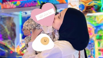 5 Potret Humaira, Bayi yang Disebut Anak Salehah Mami dan Abi oleh Zaskia Sungkar