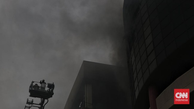 Polisi telah memeriksa sejumlah saksi untuk mengusut penyebab kebakaran di Glodok Plaza, Jakbar. Salah satunya bagian pengelola gedung.