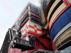 Lantai 8 Glodok Plaza TKP Korban Tewas Ditemukan Banyak Reruntuhan