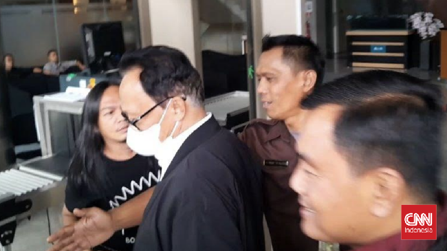 KPK mengatakan Hakim Mahkamah Konstitusi (MK) Ridwan Mansyur diperiksa sebagai saksi terkait kasus korupsi di Mahkamah Agung (MA).