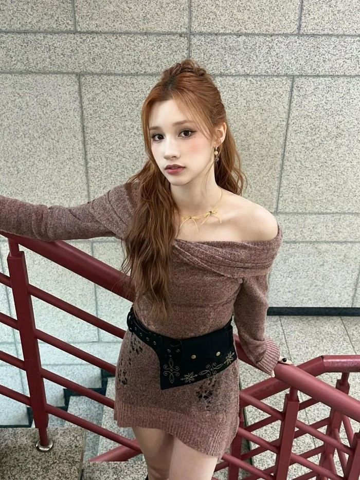 Huening Bahiyyih adalah contoh sempurna cantiknya warna mocha mousse. Dari outfit dan juga make up, ia membuatnya tampak menarik tanpa terlihat kusam./ Foto: Instagram/hiyeahhh_