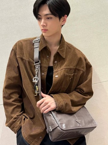 6 Style Idol K-Pop yang Terinspirasi dari Warna Tahun Ini Versi Pantone, Mocha Mousse