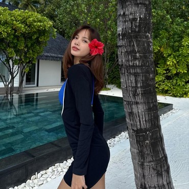 7 Potret Lisa BLACKPINK Habiskan Liburan Natal dan Tahun Baru