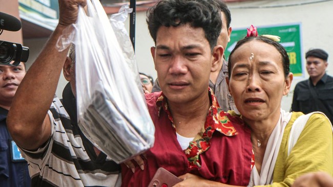 Majelis hakim PN Mataram menjatuhkan vonis 10 tahun penjara kepada I Wayan Agus Suartama, terdakwa pelecehan seksual, dengan denda Rp100 juta.