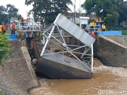 Pintu Air Dam Kelep di Kota Probolinggo Jebol Diterjang Banjir