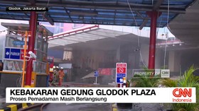 VIDEO: Proses Pemadaman Kebakaran Plaza Glodok Masih Berlangsung
